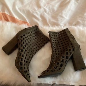 Green suede bootie’s